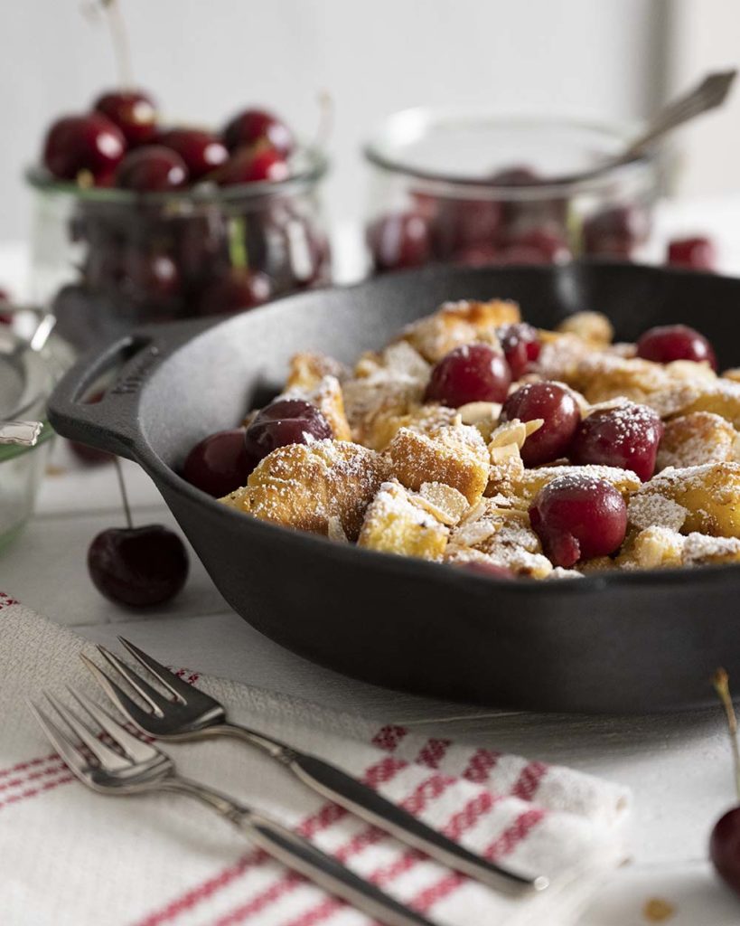 Klassischer Kaiserschmarrn mit Kirschen | Ein Rezept wie im Original