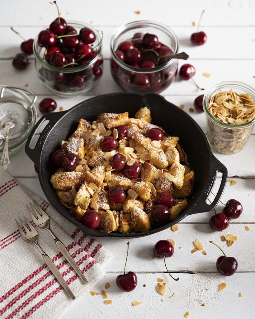 Klassischer Kaiserschmarrn mit Kirschen | Ein Rezept wie im Original