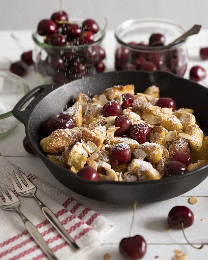 Klassischer Kaiserschmarrn mit Kirschen | Ein Rezept wie im Original