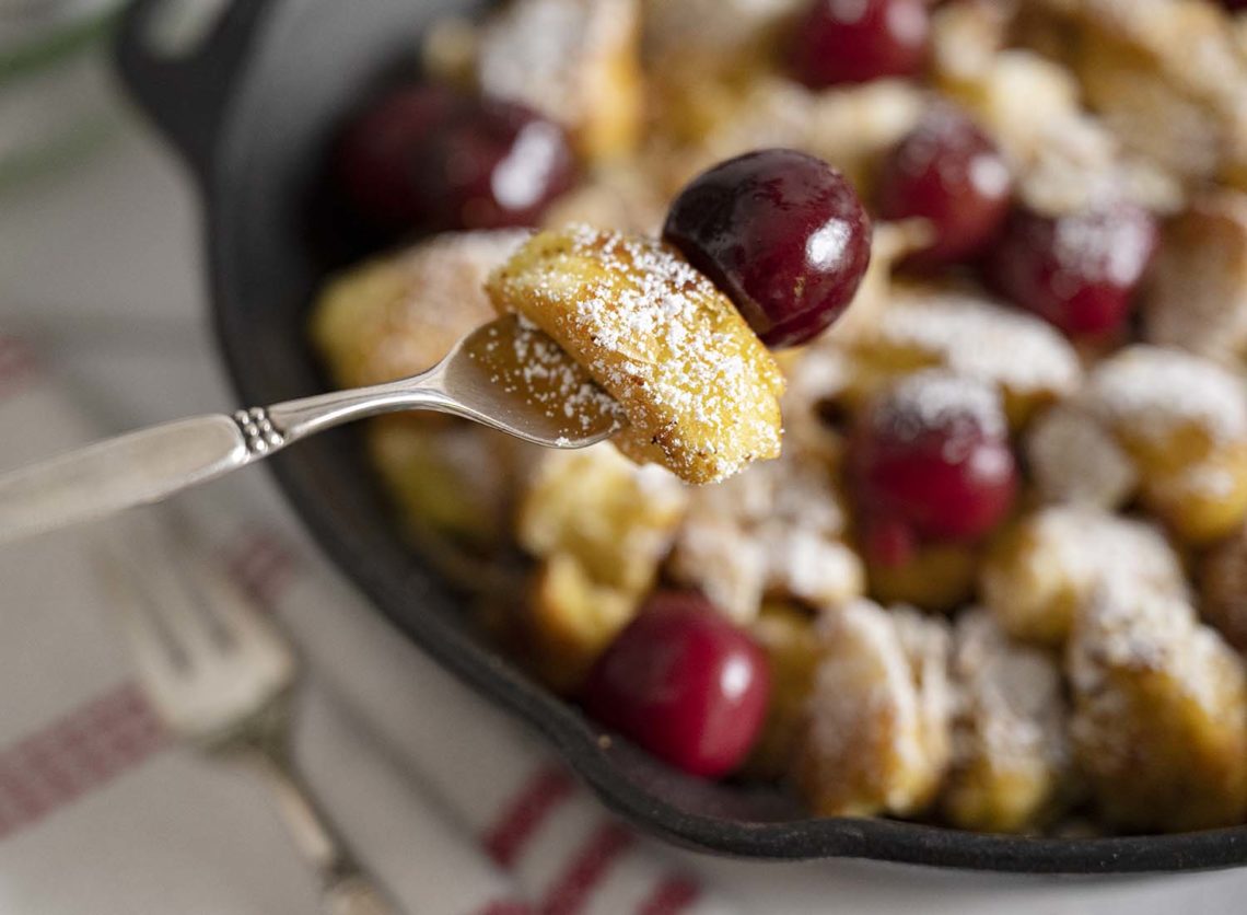 Klassischer Kaiserschmarrn mit Kirschen | Ein Rezept wie im Original