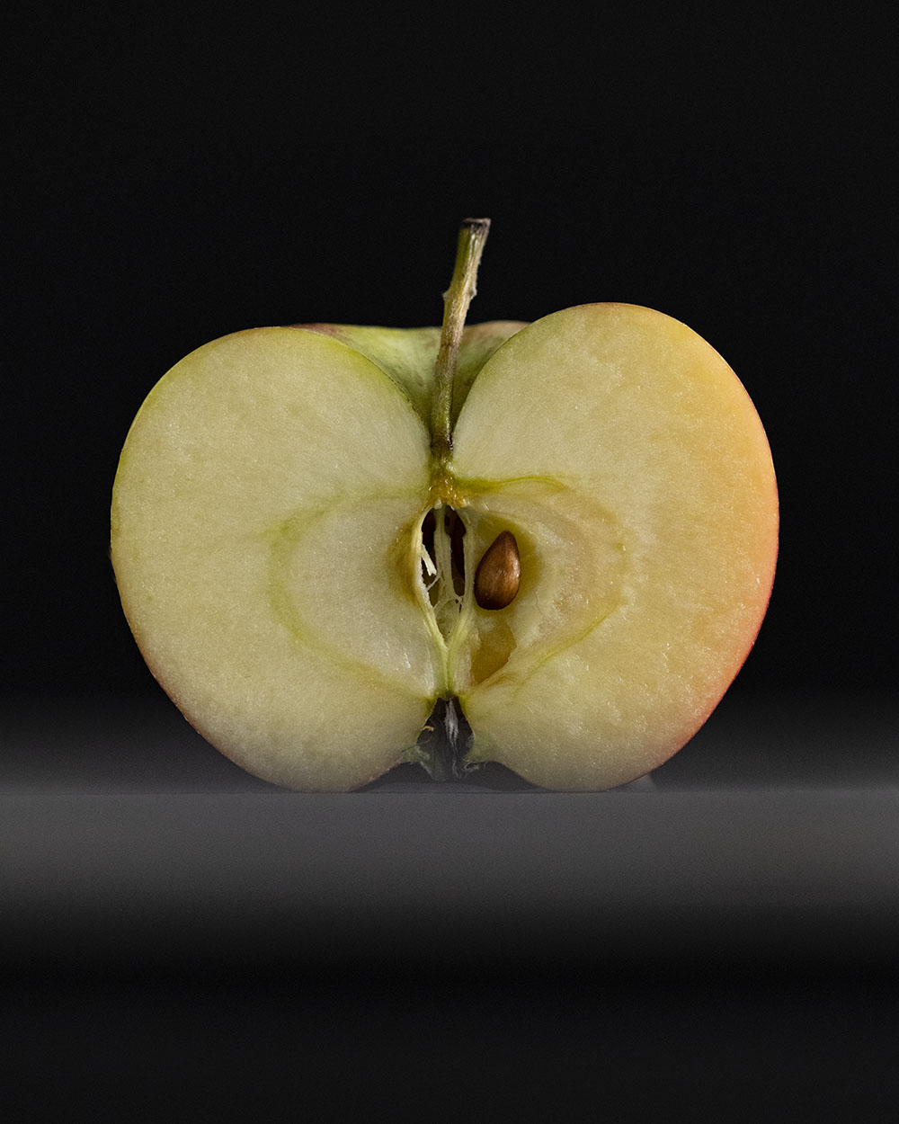 Ein ausgeschnittener Apfel.